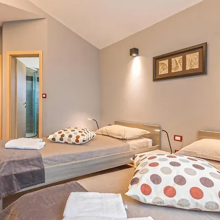 펜션 Gorgeous In Trosti With Jacuzzi Heki