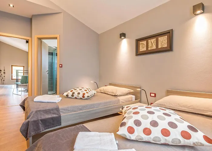 Ferienhaus Gorgeous In Trosti With Jacuzzi Heki