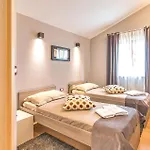 Gorgeous In Trosti With Jacuzzi Vikendica