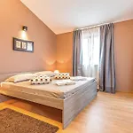 Gorgeous In Trosti With Jacuzzi Vikendica