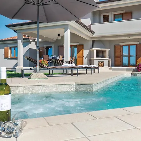 Gorgeous In Trosti With Jacuzzi